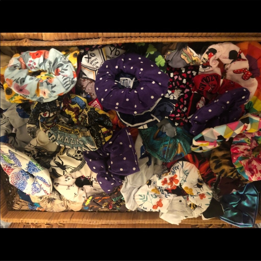 25 RANDOM SCRUNCHIES - Picture 3 of 3